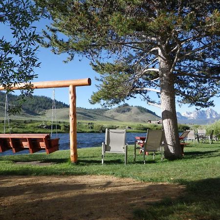 Отель Redwood Cabins Stanley Экстерьер фото