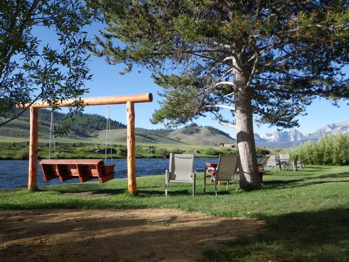 Отель Redwood Cabins Stanley Экстерьер фото