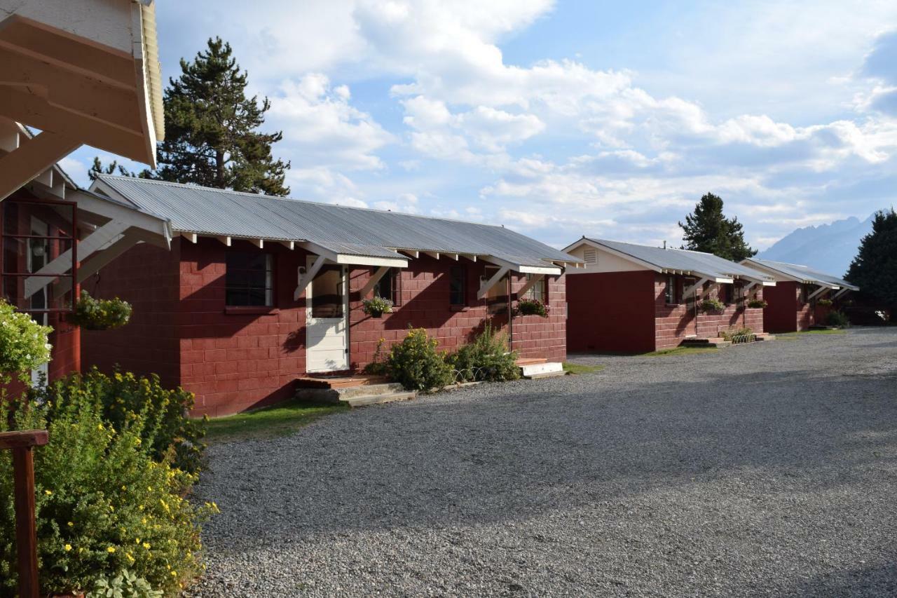 Отель Redwood Cabins Stanley Экстерьер фото