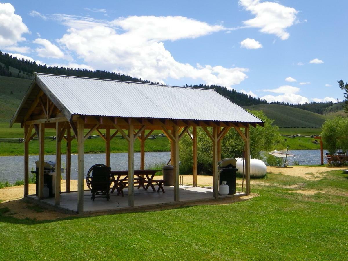 Отель Redwood Cabins Stanley Экстерьер фото