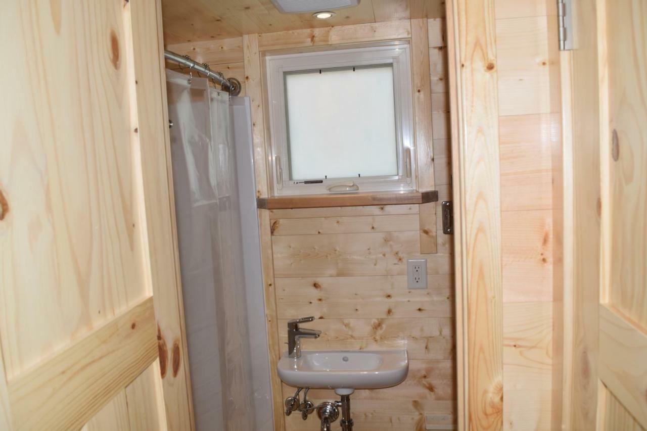 Отель Redwood Cabins Stanley Экстерьер фото
