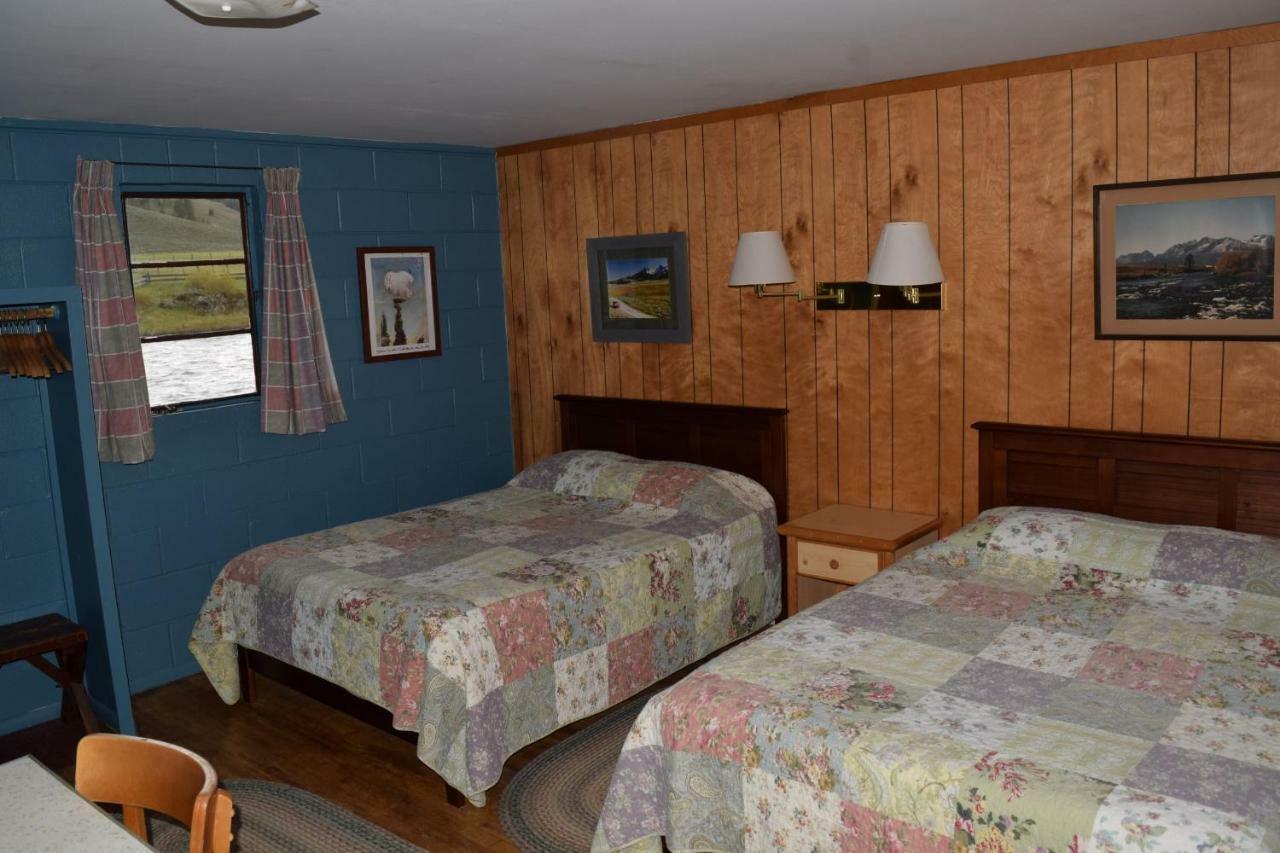 Отель Redwood Cabins Stanley Экстерьер фото